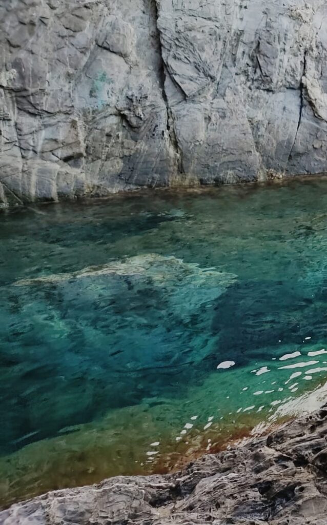 Aguas cristalinas en Cala Rustella