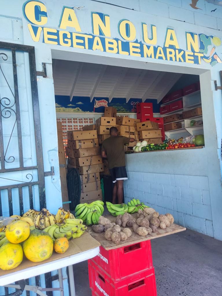 Pequeño mercado en la isla de Canouan