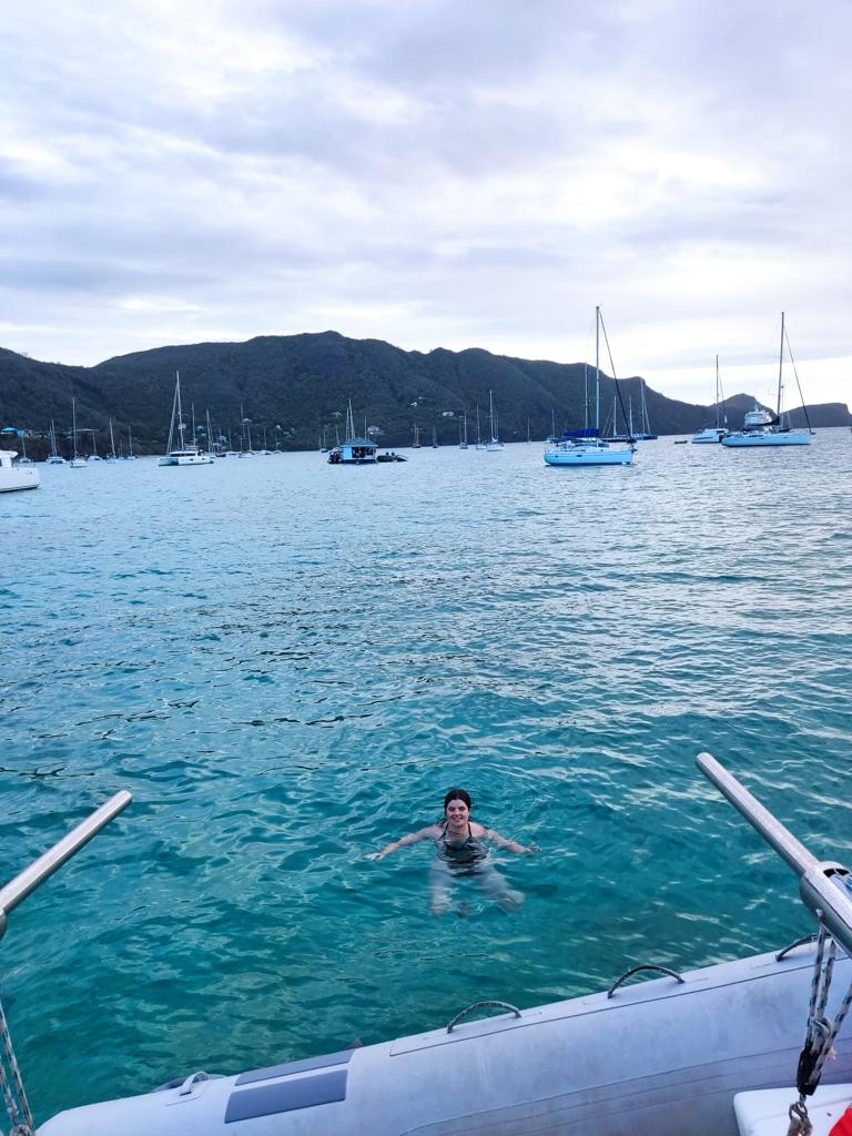 Chapuzón a la popa del velero