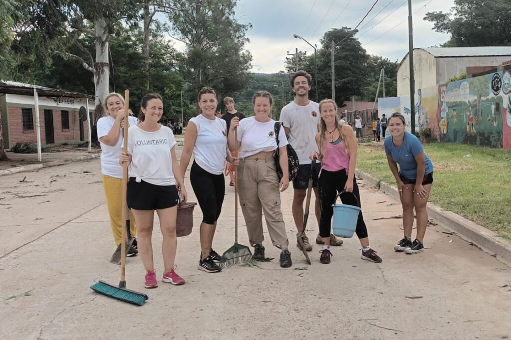 Equipo de limpieza de escombros y retirada de chapas