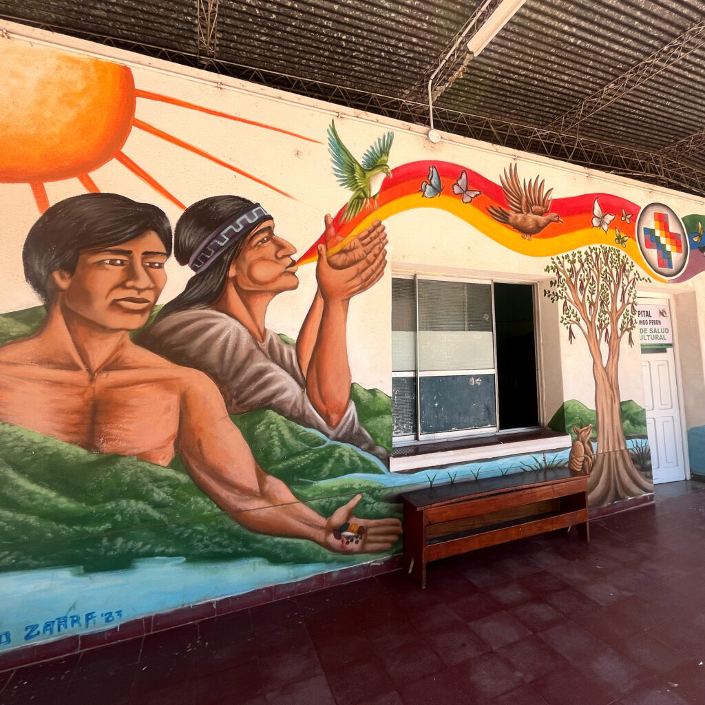 Mural a las comunidades originarias en el hospital de Tartagal 