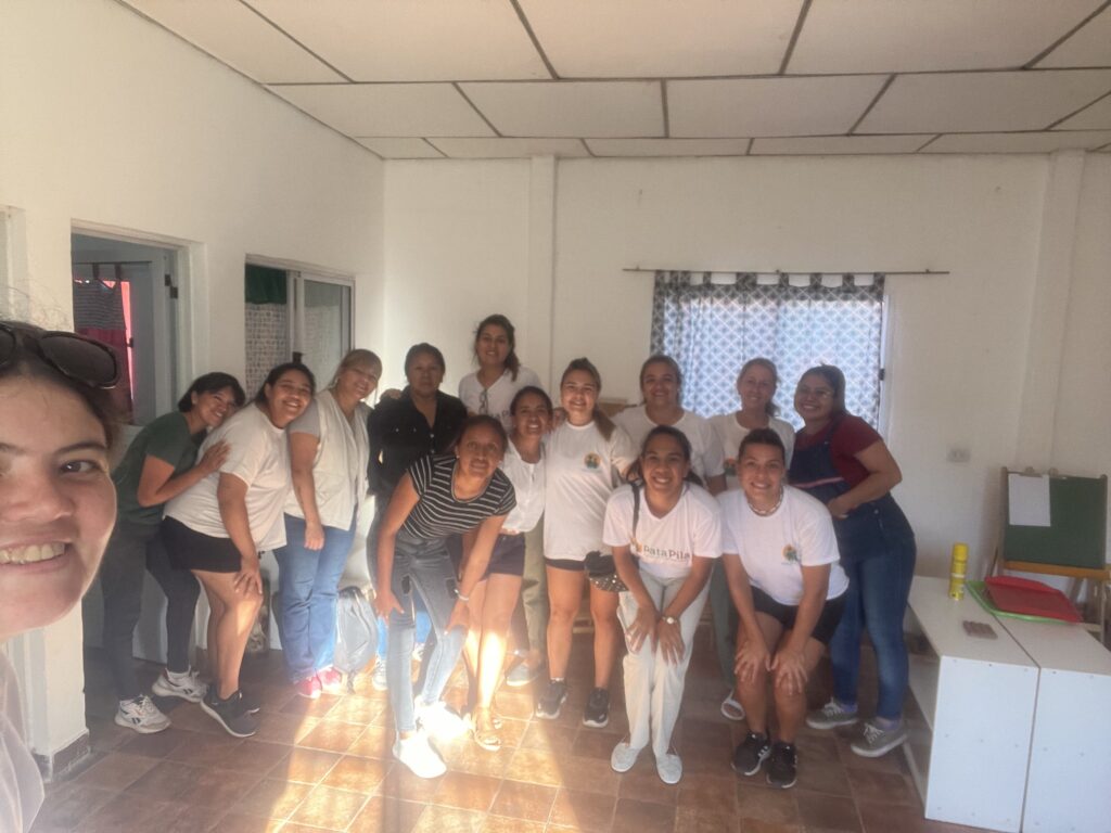 Equipo de Yacuy tras el taller de desarrollo psicomotor impartido por las voluntarias