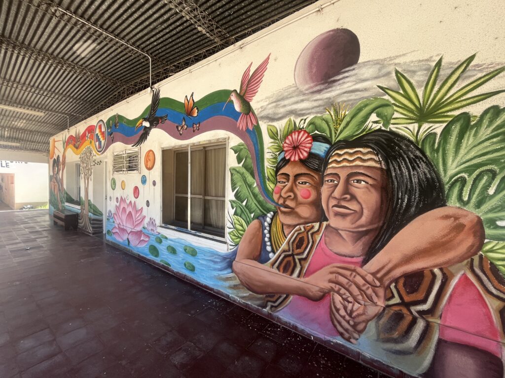 Mural a las comunidades originarias en el hospital de Tartagal 