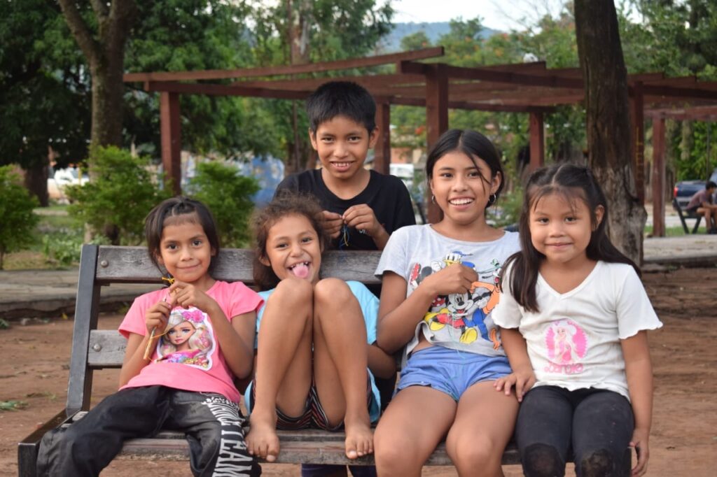 Algunos niños de la comunidad guaraní de Yacuy