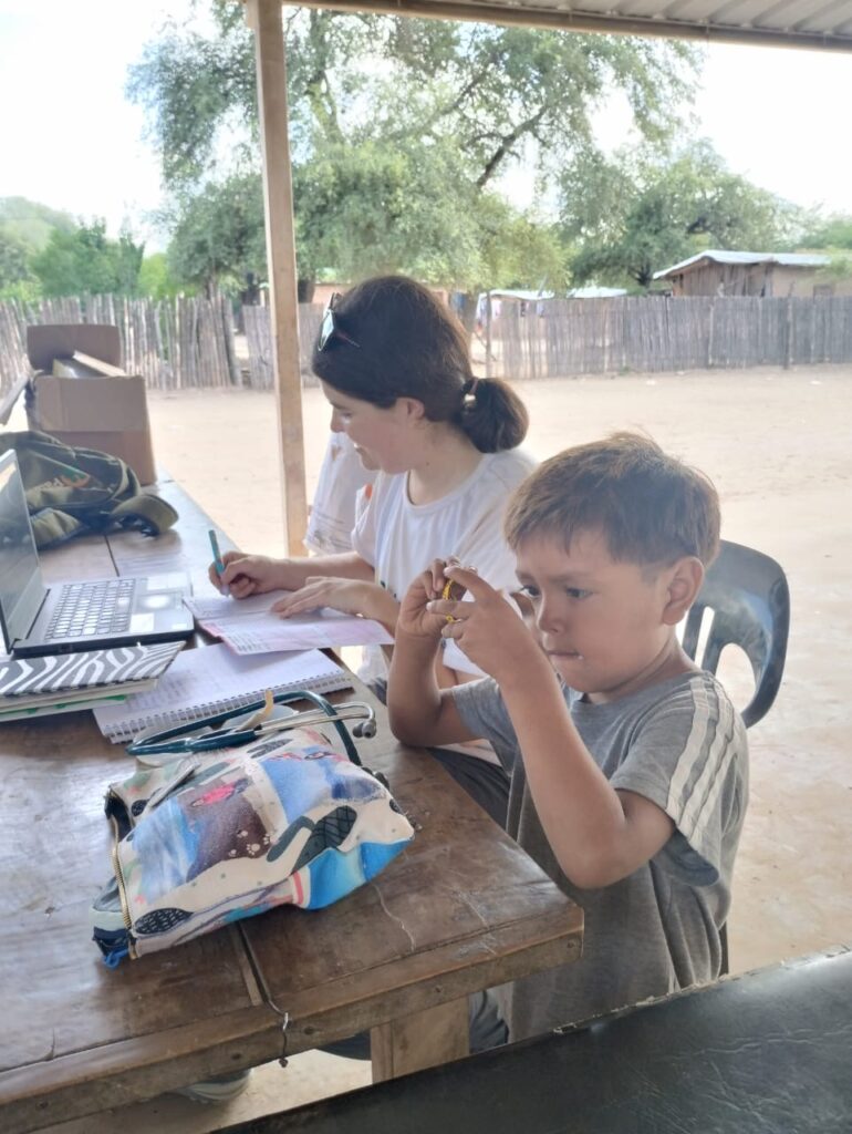 Voluntaria en Pata Pila. Atención en Misión La Paz