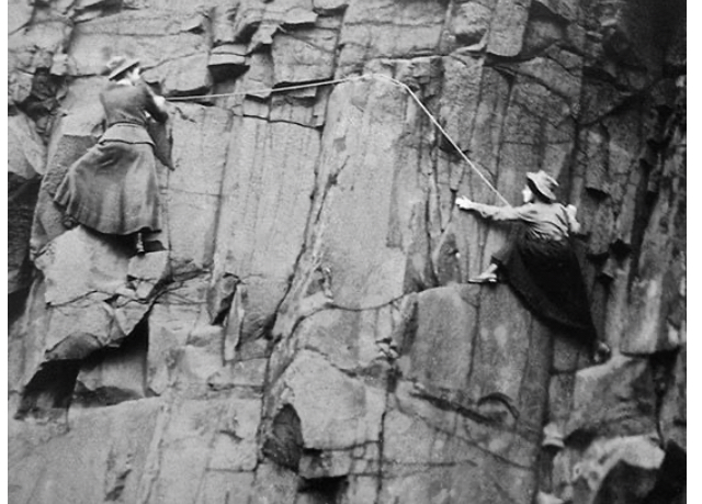 Pauline Ranken y Lucy Smith, pioneras del alpinismo y miembros del club femenino escocés de escalada. Extraída de Mujeres en la cumbre. Sal y roca