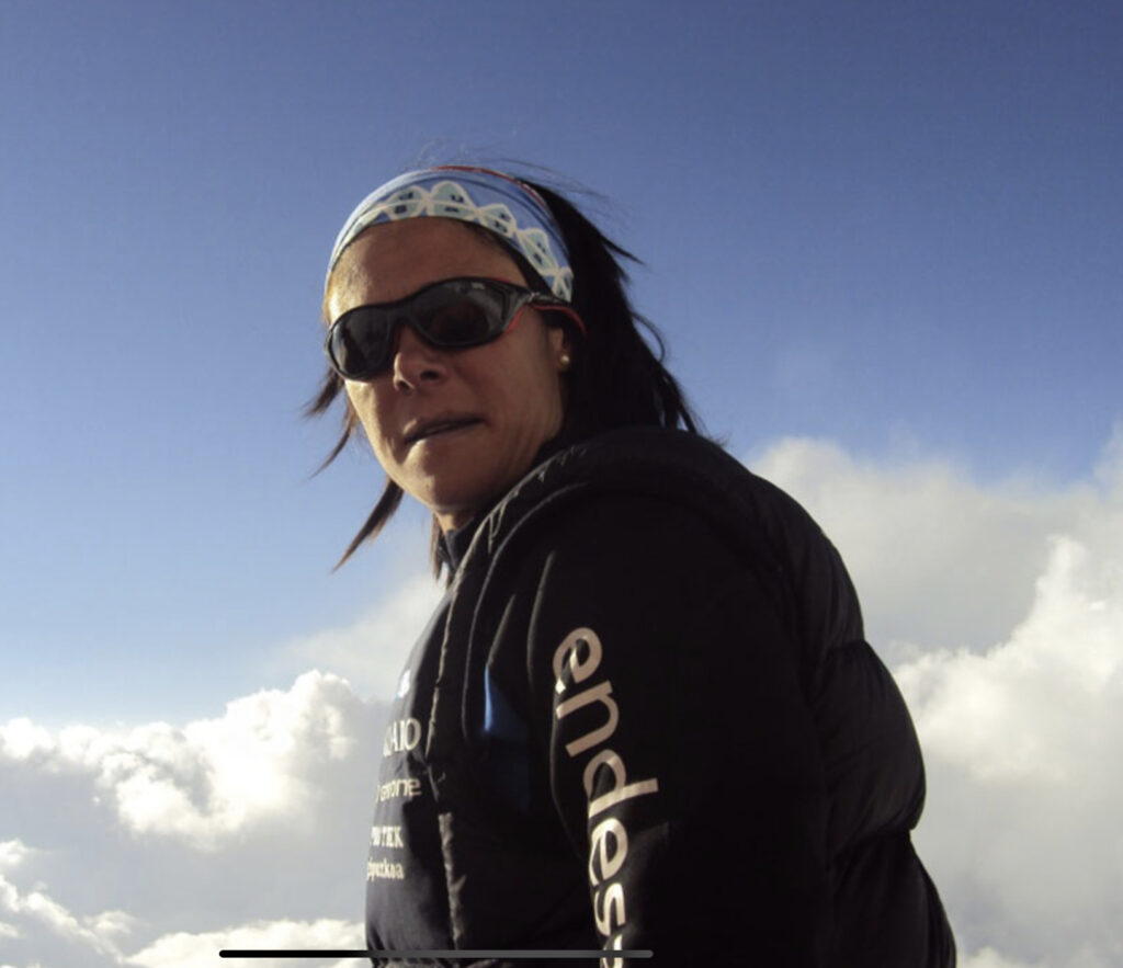 La pionera del alpinismo Edurne Pasaban en el Shisha Pangma