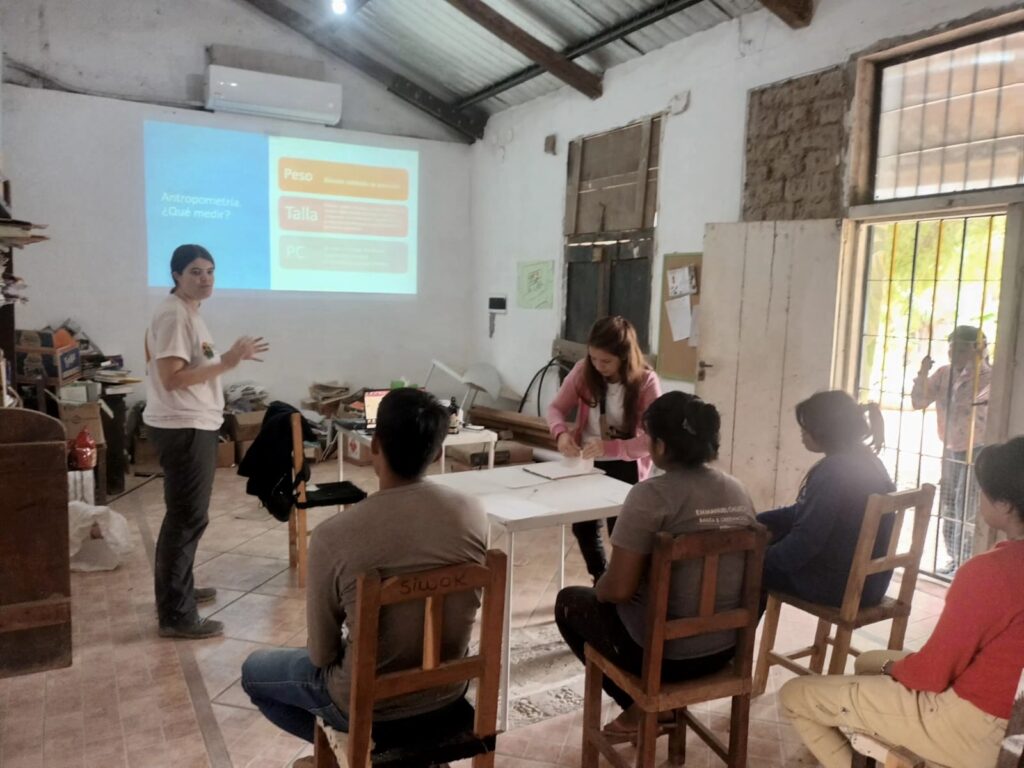 Taller con los alumnos de enfermería en Misión Chaqueña