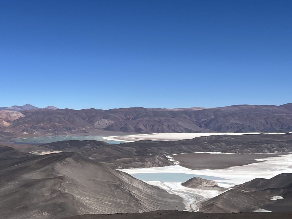 Laguna celeste en el Balcón del Pissis