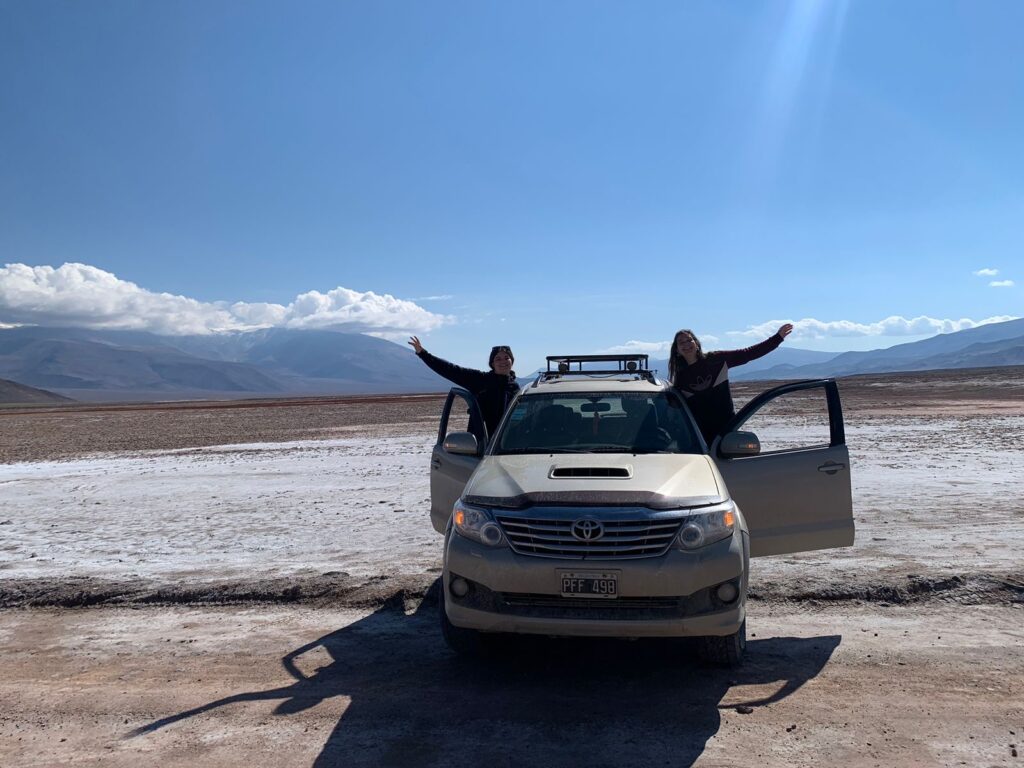 Con Julieta en el salar de Antofalla