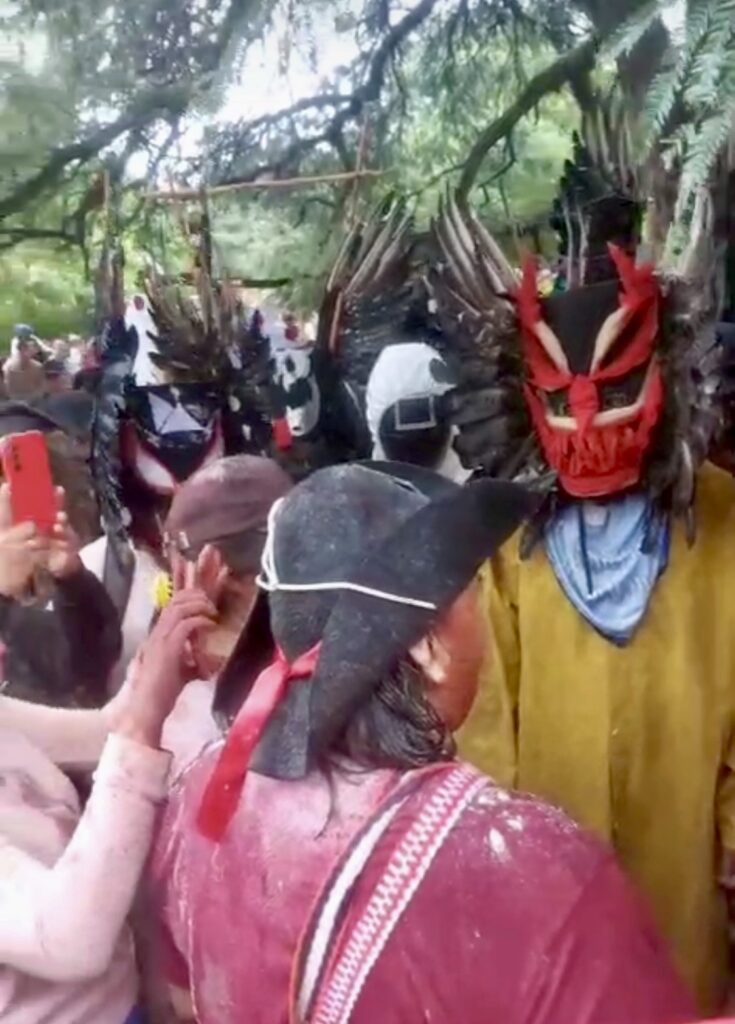 Máscaras en el Arete Guazú