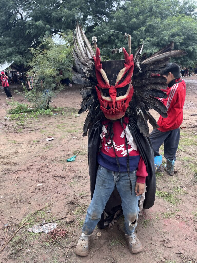Máscara de demonio en el Arete Guazú