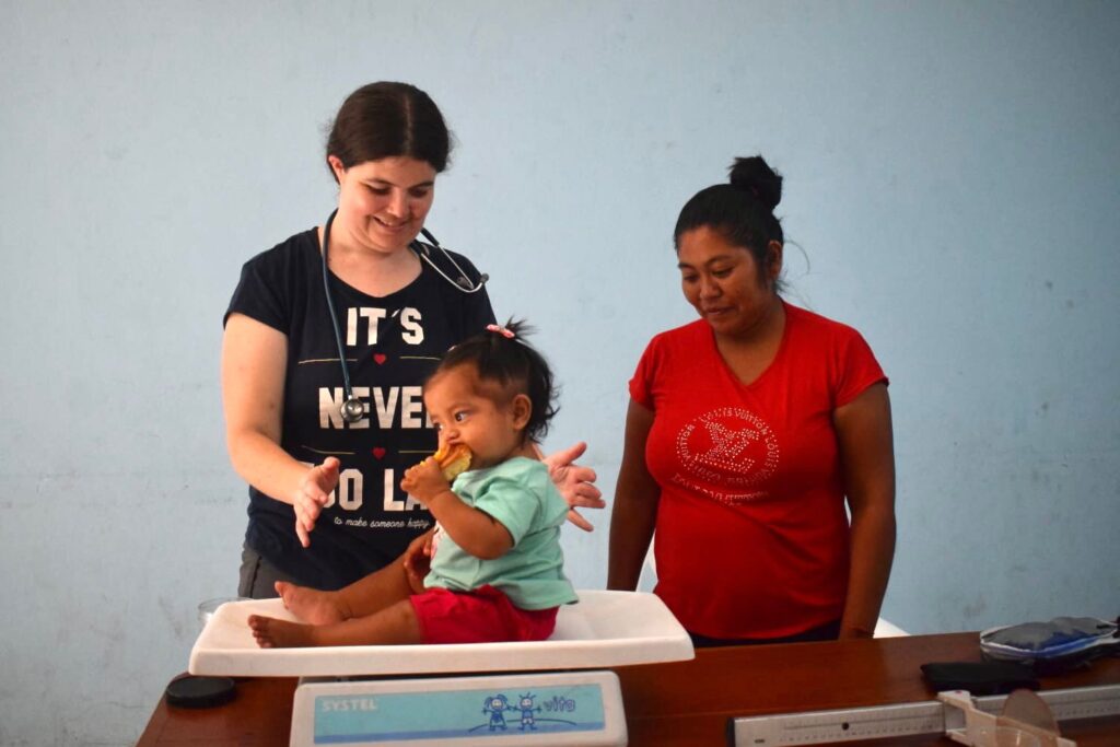 Programa de atención y prevención de la desnutrición infantil en Pata Pila