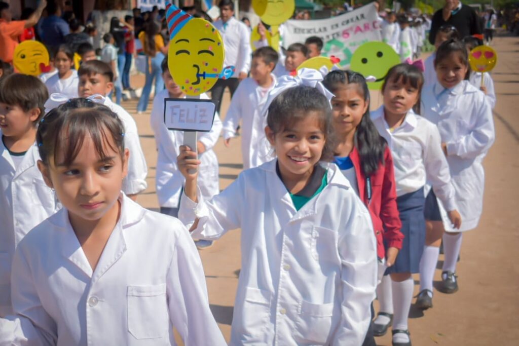 Desfile en las fiestas patronales de Yacuy