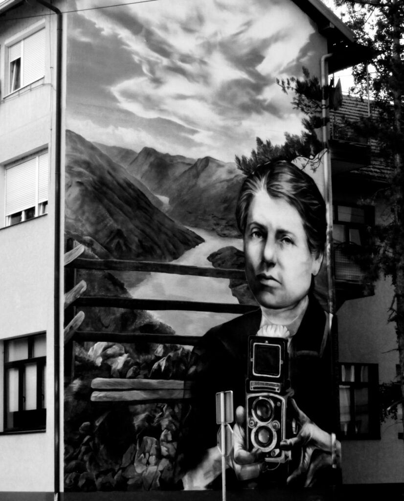 Mural de Eveline Haverfield en Bajna Basta