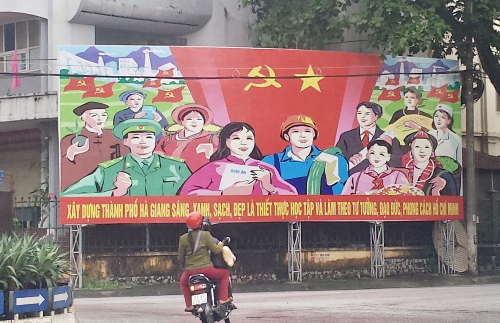 Carteles publicitarios en Hanoi