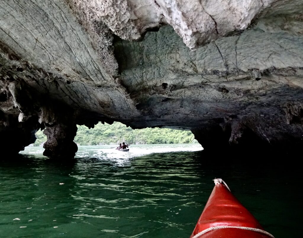 Kayak en la bahía de Ha Long