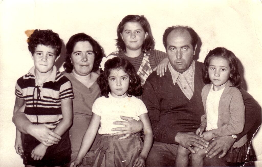 Mis abuelos y algunos de mis tíos