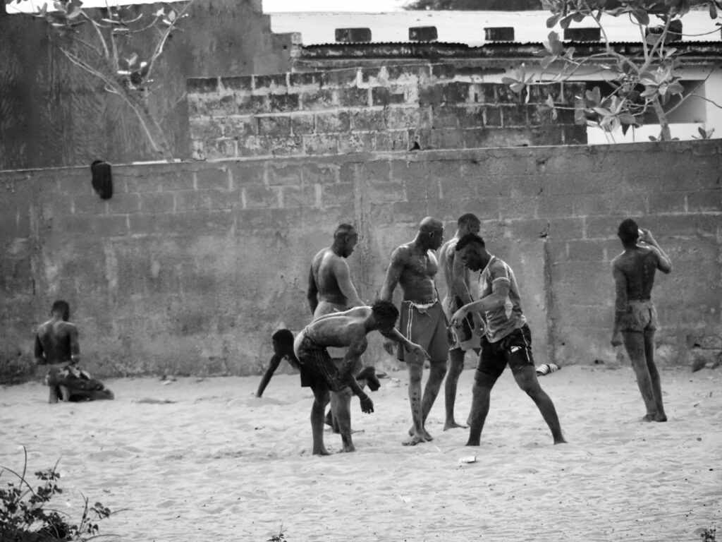 Chicos de Faoye entrenando