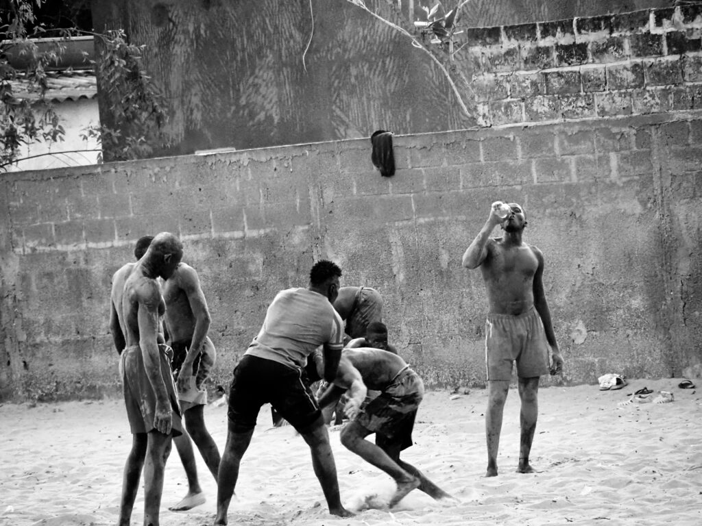 Entrenamiento de lucha senegalesa en Faoye