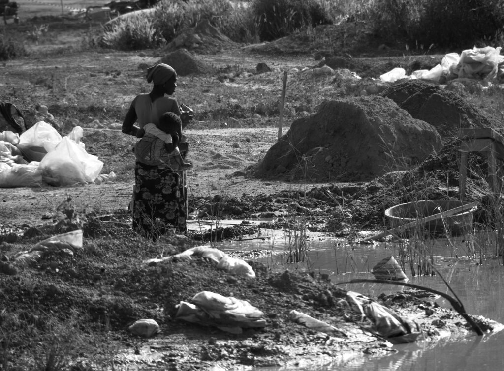 Mujeres de Senegal. Con el niño al trabajo