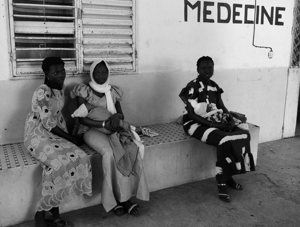 Mujeres de Senegal en el Poste de Santé de Louly Benteigné