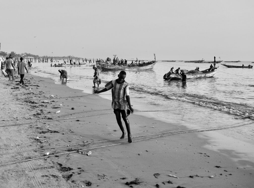 cabos como combas en la llegada de pescadores a Mbour