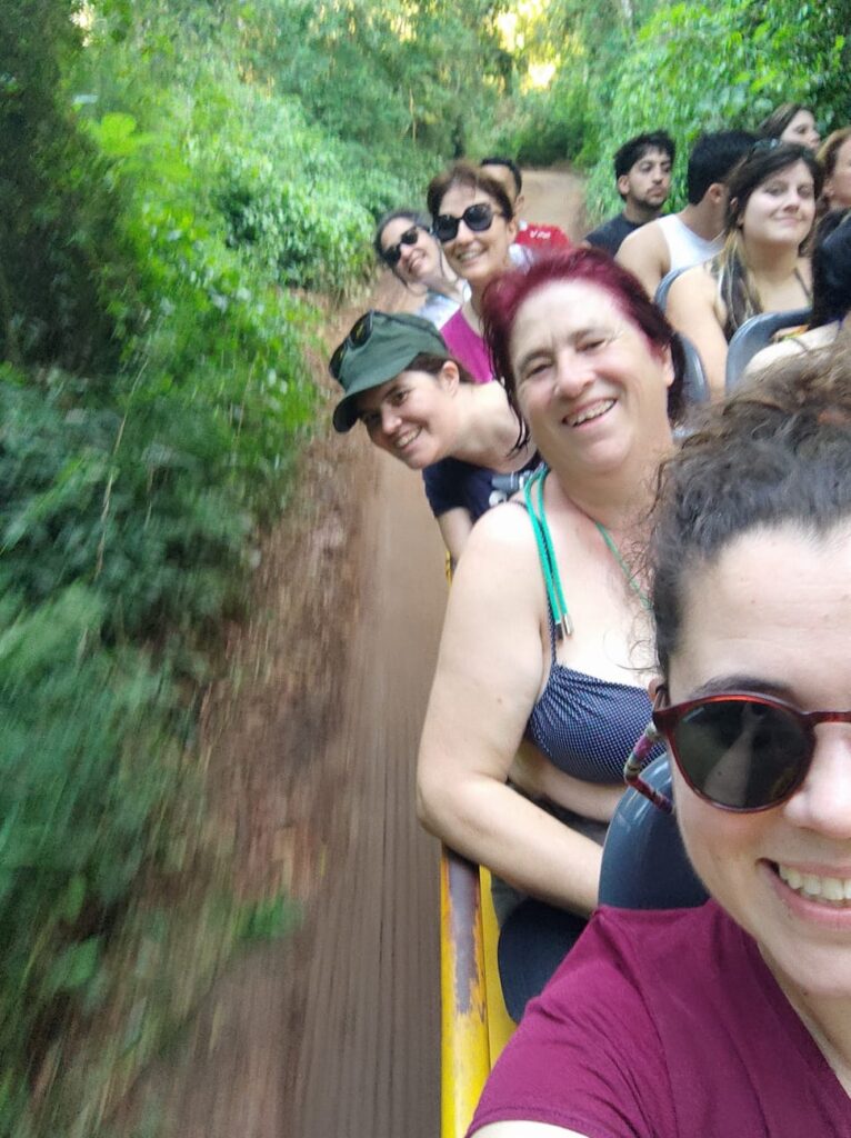 Camión 4x4 en el sendero Yacaratiá