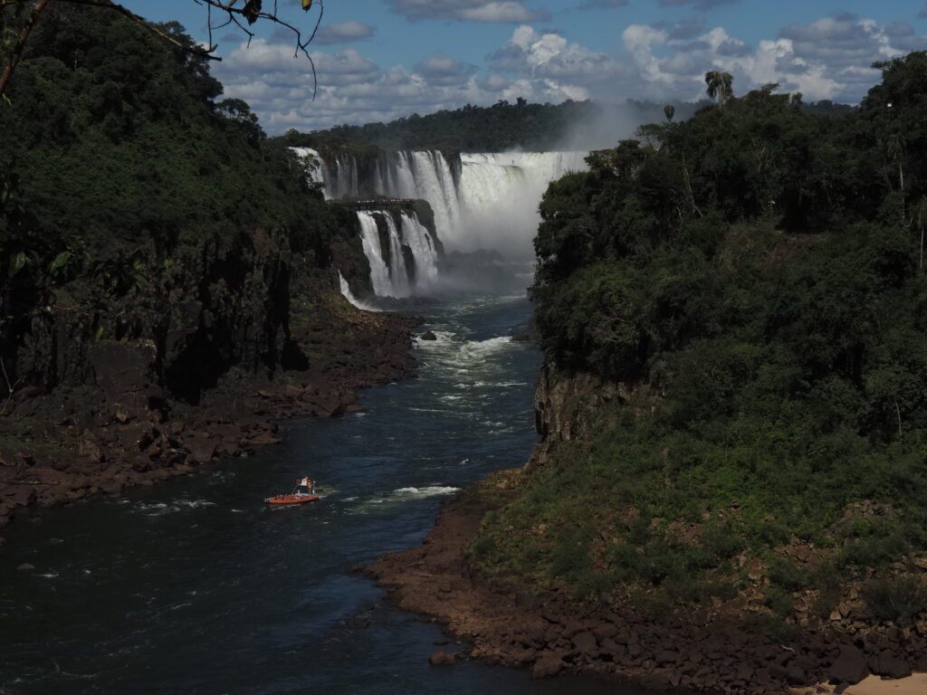 Navegando en las cataratas de Iguazú