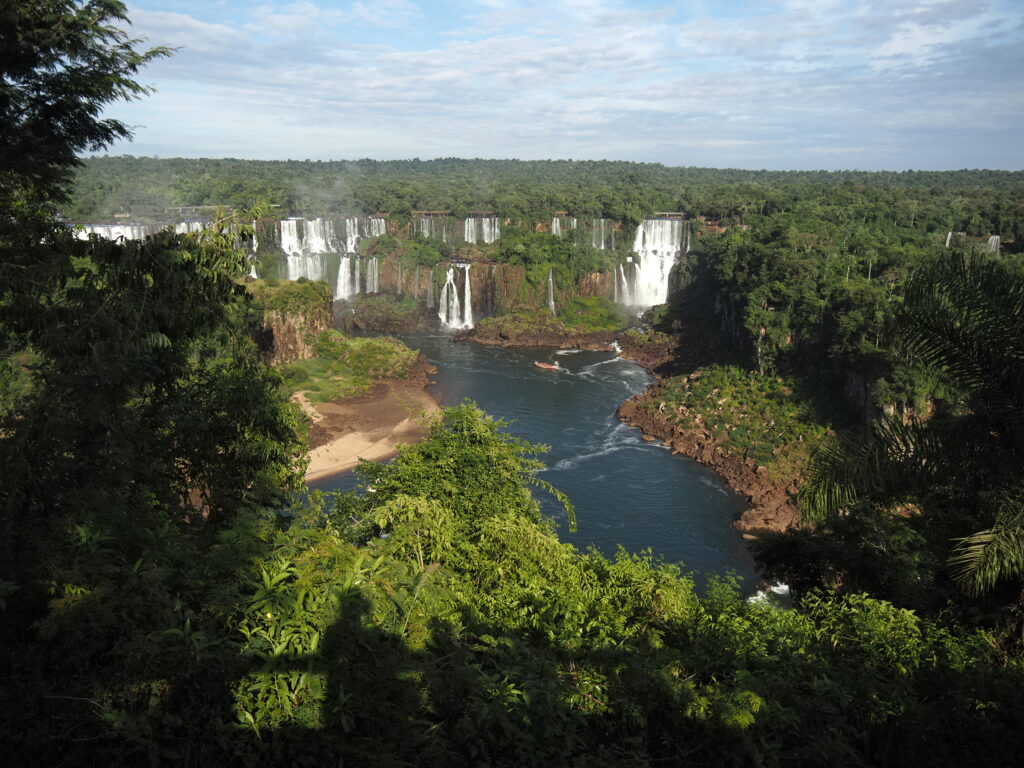 Vista de las cataratas de Iguazú desde Brasil