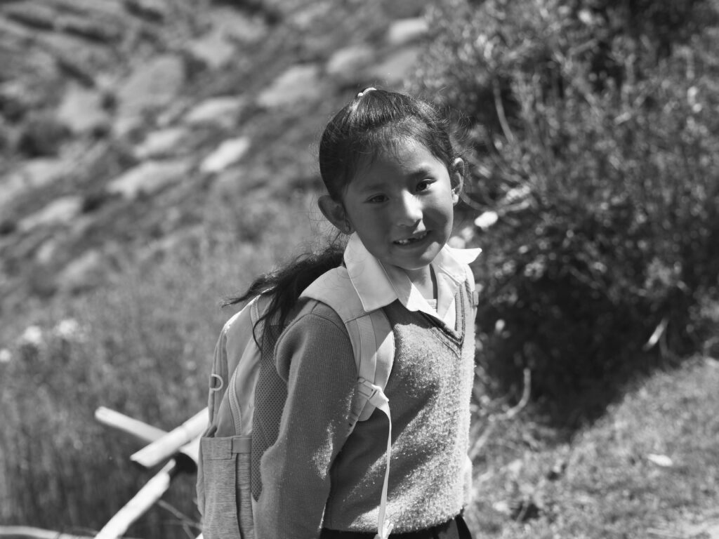 Grecia Valentina de camino al colegio