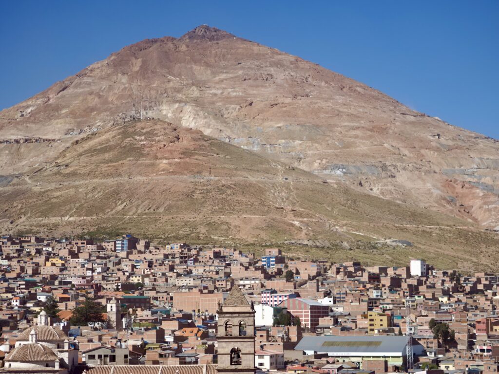 El cerro Rico desde el mirador de la Catedral