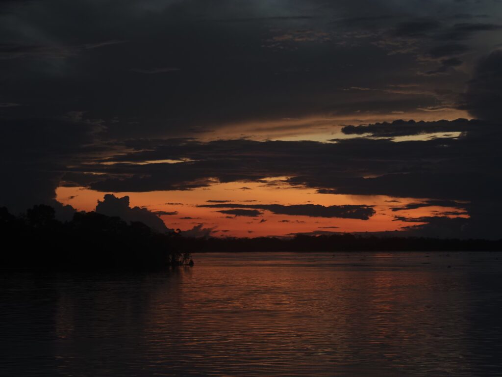 Atardecer en el Amazonas