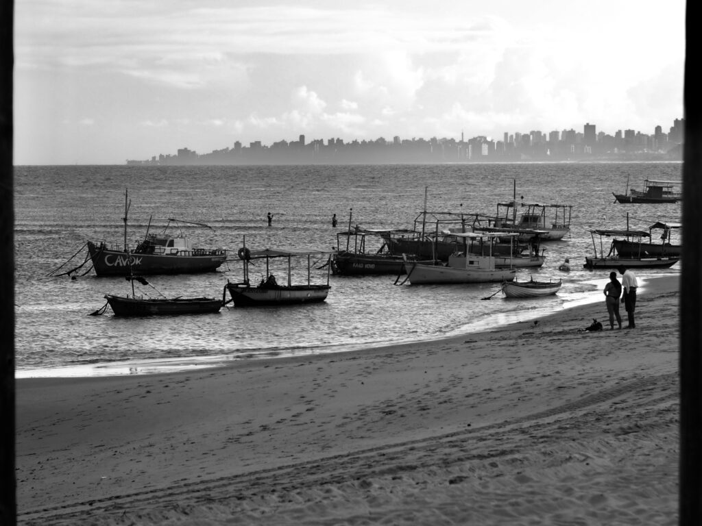 Barcos pesqueros en la playa de Barra
