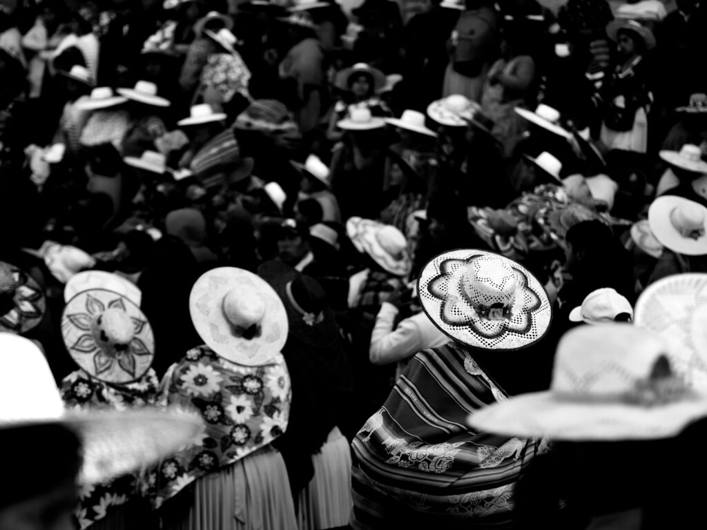 Mar de sombreros bolivianos en una protesta indígena