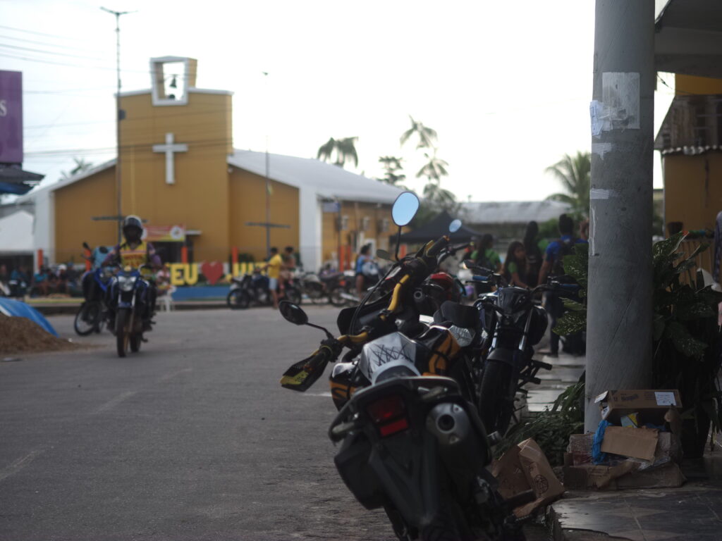 Centro e iglesia de Jutaí
