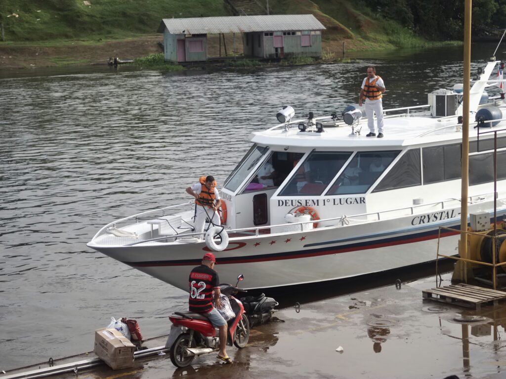 Speed Boat en el Amazonas