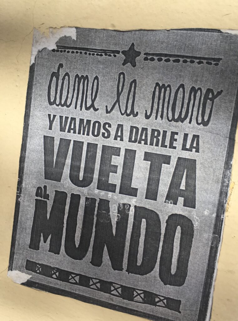 Dame la mano y vamos a darle la vuelta al mundo