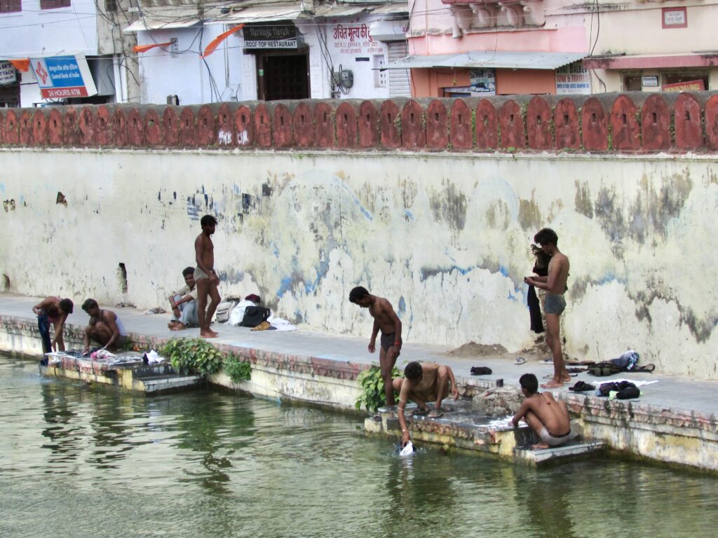 Orillas del lago en Udaipur