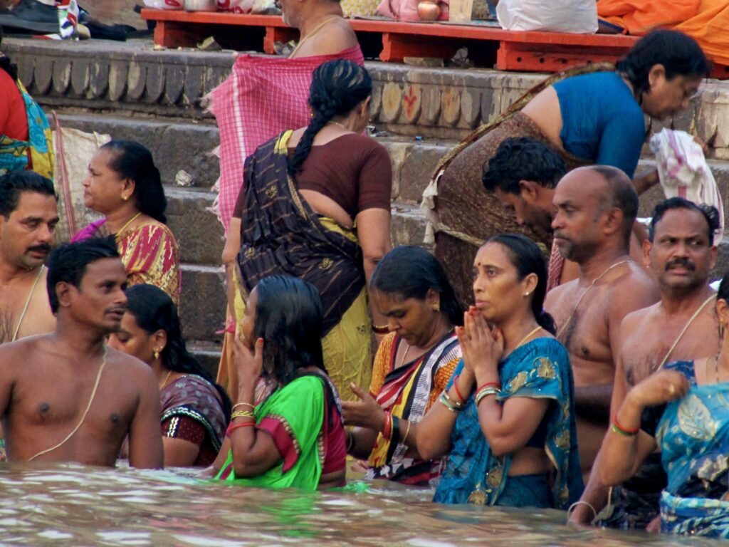 Abluciones rituales en el río Ganges