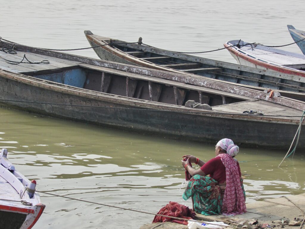 Lavando la ropa en el Ganges