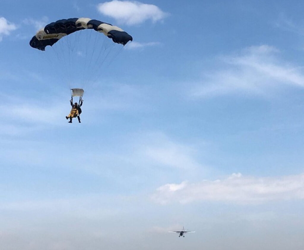 Salto en paracaídas
