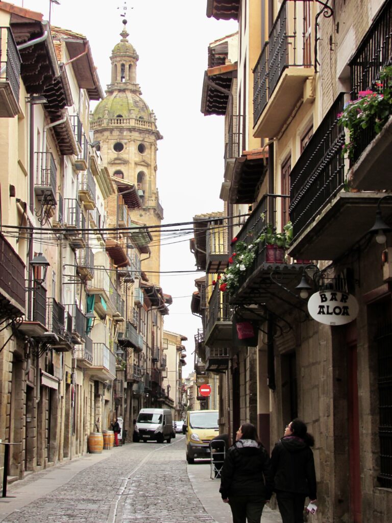 Calle mayor de Puente la Reina