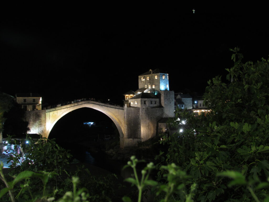 Mostar al anochecer