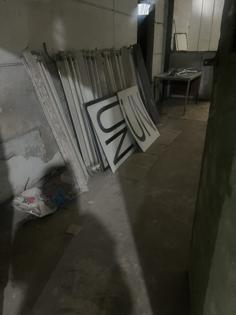 Antiguos carteles de la ONU