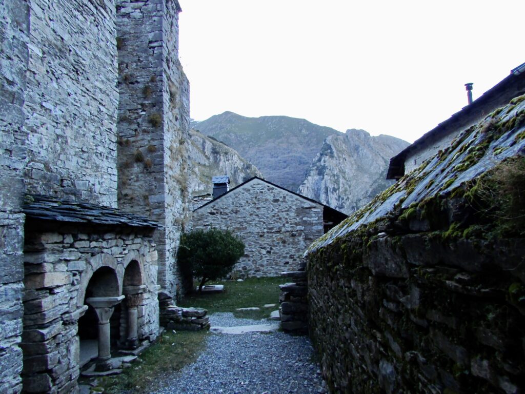Iglesia mozárabe de Peñalba De Santiago