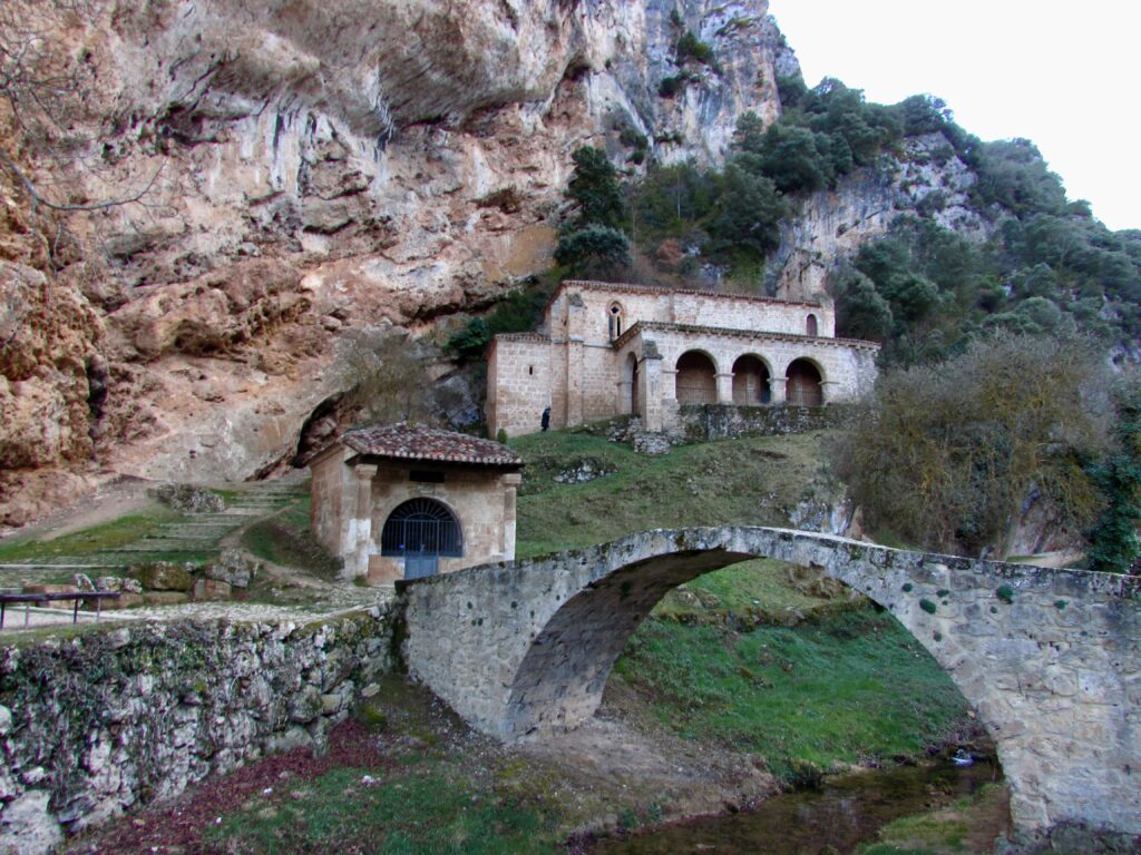Ermita de Santa María de la Hoz en Tobera