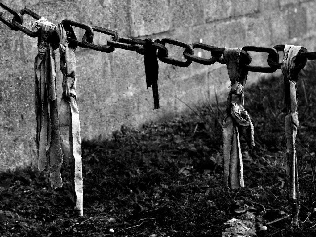 Cadenas y vendas