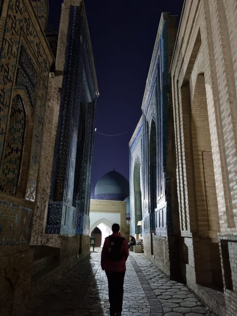 Complejo de Shahi Zinda al anochecer