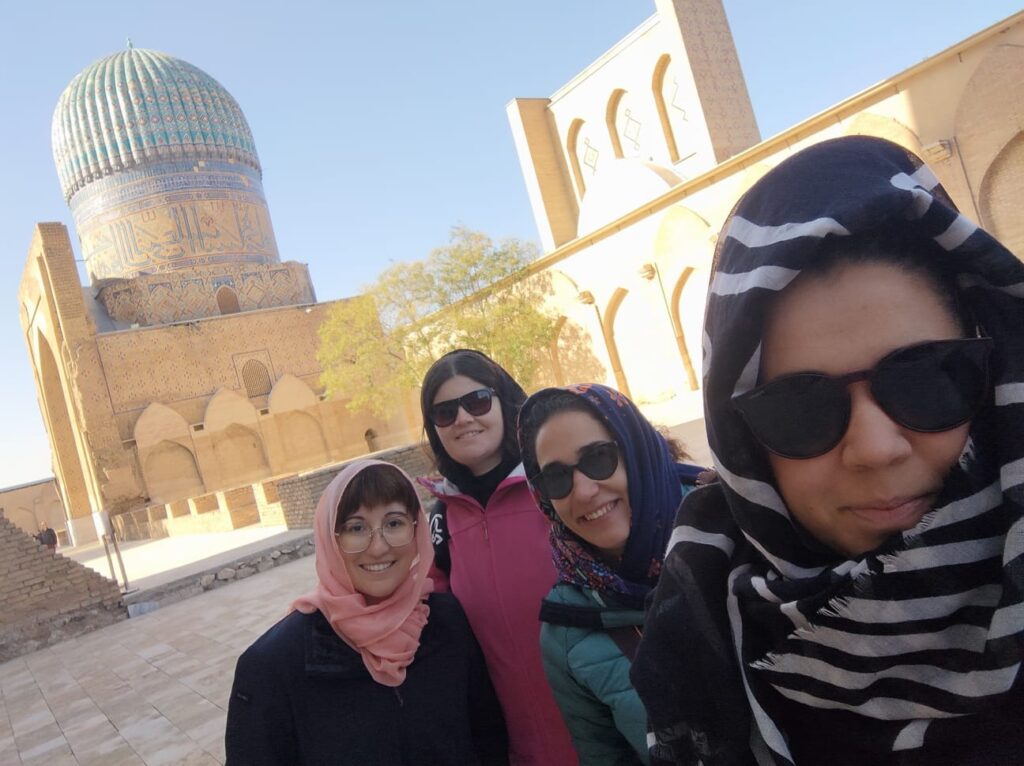 No debe faltar en tu mochila un pañuelo para cubrirse el pelo